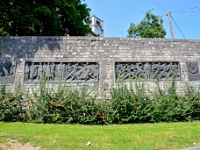 DSC 2540 ji : BIH, Bosnien und Herzegowina, Federation of Bosnia and Herzegovina, Bihac, Relief Zur Erinnerung an den Befreiungskampf der Menschen, Brücke Drveni most