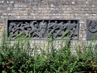DSC 2542 ji : BIH, Bosnien und Herzegowina, Federation of Bosnia and Herzegovina, Bihac, Relief Zur Erinnerung an den Befreiungskampf der Menschen, Brücke Drveni most