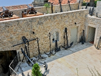 DSC 2056 ji : MNE, Montenegro, Bezirk Herceg Novi, Herceg Novi, Stari Grad, Mica Pavlovica Platz, Marine Museum