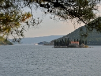 DSC 3129 ji : Bezirk Kotor, Insel und Kirche Gospa od Skrpjela, Maria vom Felsen, MNE, Montenegro, Perast