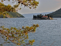 DSC 3130 ji : Bezirk Kotor, Insel und Kirche Gospa od Skrpjela, Maria vom Felsen, MNE, Montenegro, Perast
